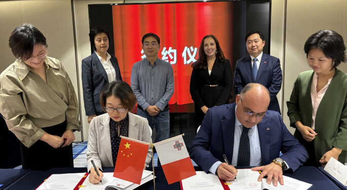 Institute of Tourism Studies and Shanghai Institute of Tourism sign a cooperation agreement to establish a culture exchange centre