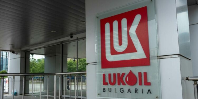 Investigation: Ukraine buys huge amounts of Russian fuels from Bulgaria - EURACTIV