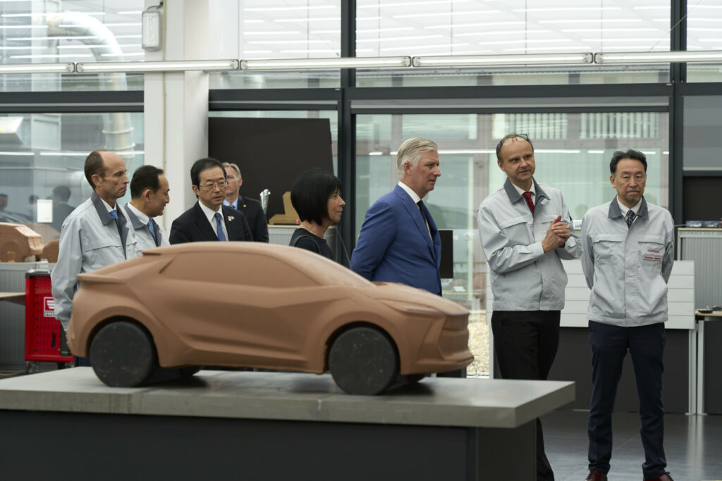 King Philippe visits Toyota Motor Europe’s R&D Centre