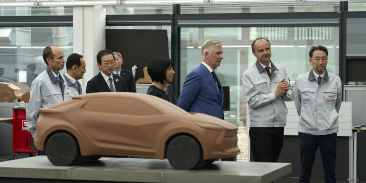 King Philippe visits Toyota Motor Europe’s R&D Centre