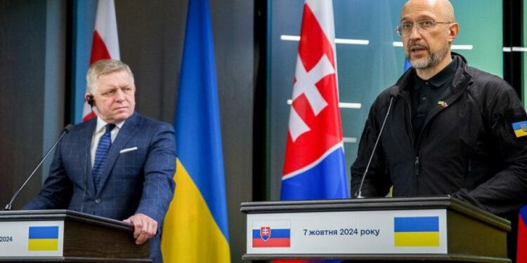 Kyiv stands firm on ending Russian gas transit deal after meeting Slovakia’s Fico – Euractiv