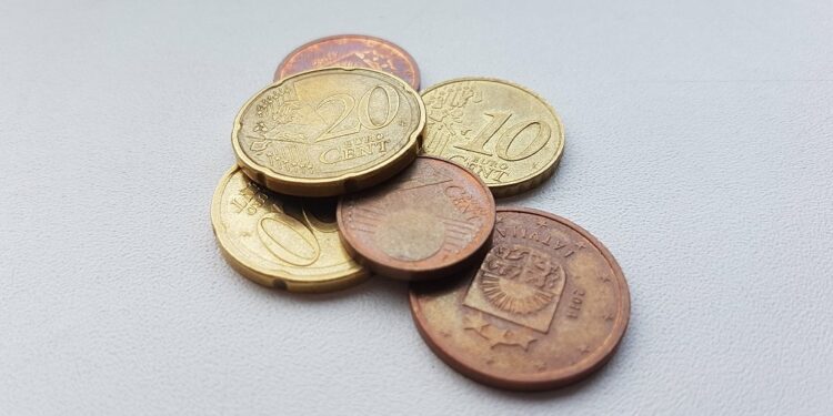 Latvia’s minimum wage is third-lowest in Europe / Article