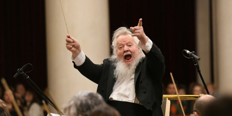 Leif Segerstam, Provocative Finnish Conductor and Composer, Dies at 80