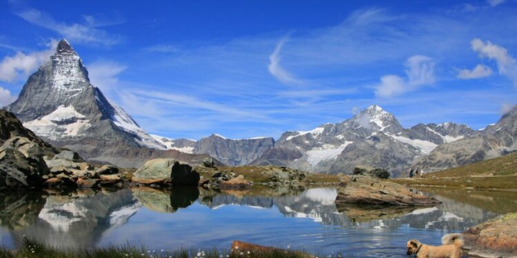 Melting glaciers force Swiss and Italians to redraw border