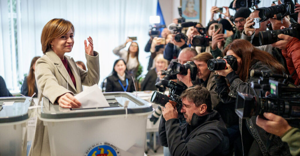 Moldova Referendum on Goal of E.U. Membership Passes by a Thin Margin