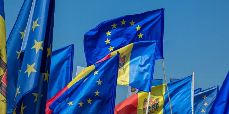 Moldova warns that Russia is paying people to vote against EU accession