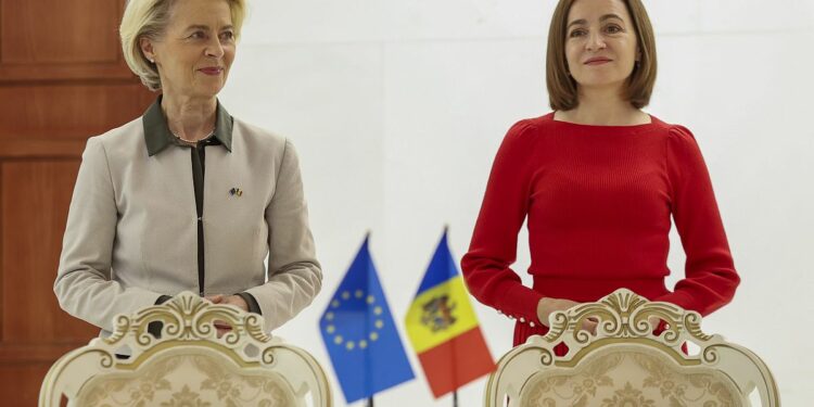 Moldovan officials accuse Kremlin of bribing voters ahead of EU membership referendum