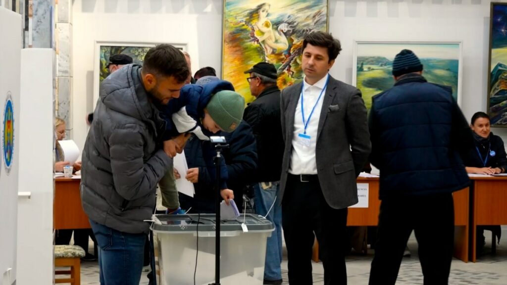 Moldovans Vote In Constitutional Referendum