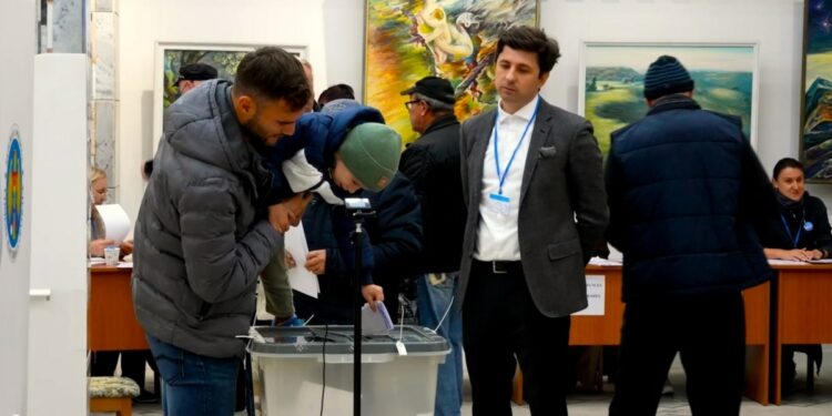 Moldovans Vote In Constitutional Referendum