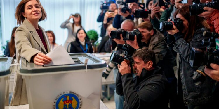 Moldovans back EU accession talks by razor-thin majority – Financial Times