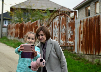 Moldovans vote in presidential election, referendum on joining EU