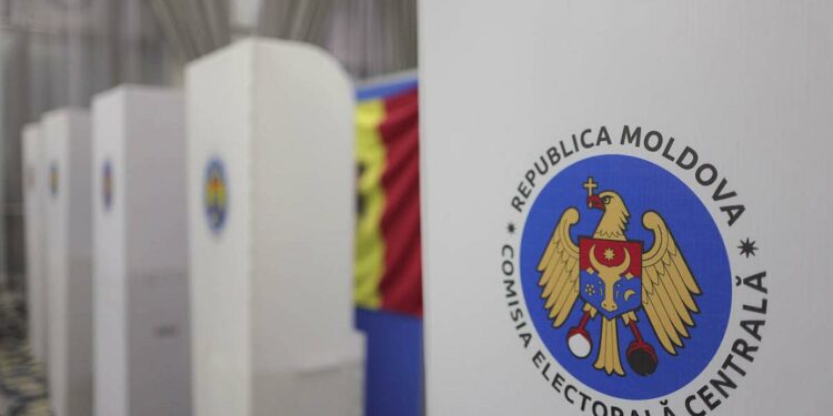 Moldova’s pro-EU authorities survive constitutional referendum