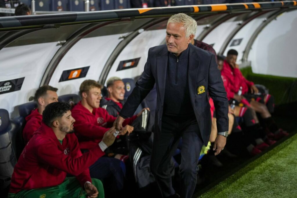 Mourinho Gets Red Card as Fenerbahce Holds Man United to 1-1 Draw in Europa League