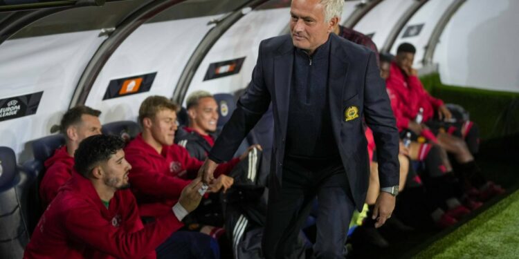 Mourinho Gets Red Card as Fenerbahce Holds Man United to 1-1 Draw in Europa League