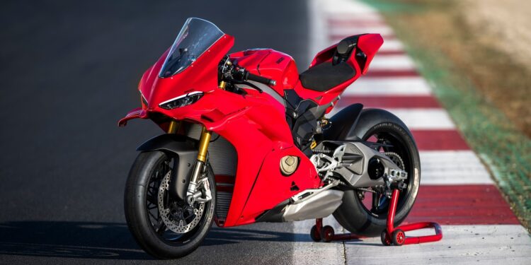 New Ducati Panigale V4 S continues its expansion in Europe