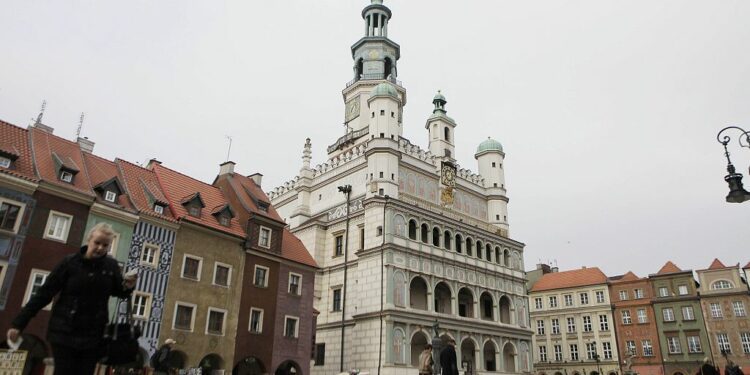 Poland orders closure of Russian consulate in Poznan and expels 10 employees