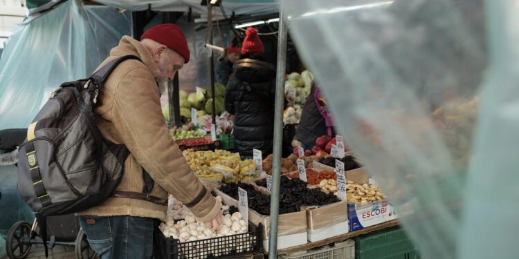 Poland reopens discussion on Sunday trading as consumers call for an extra shopping day