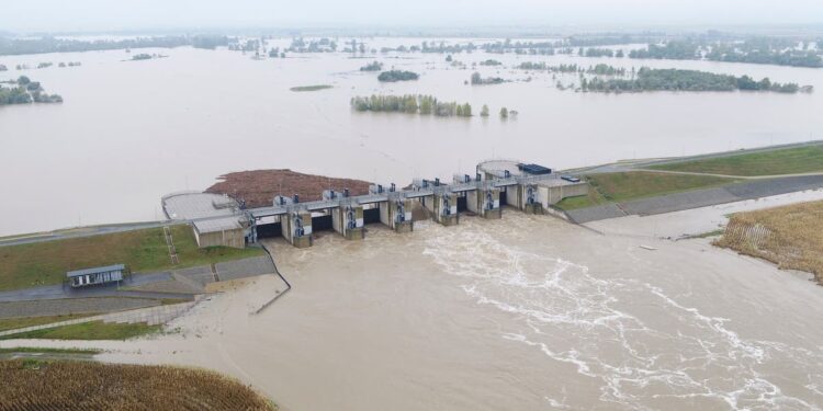 Poland's death toll from floods rises to 9 after 2 more bodies found