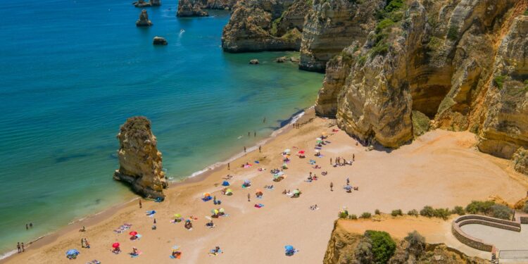 Portugal has 2.4% of tourist beds in Europe