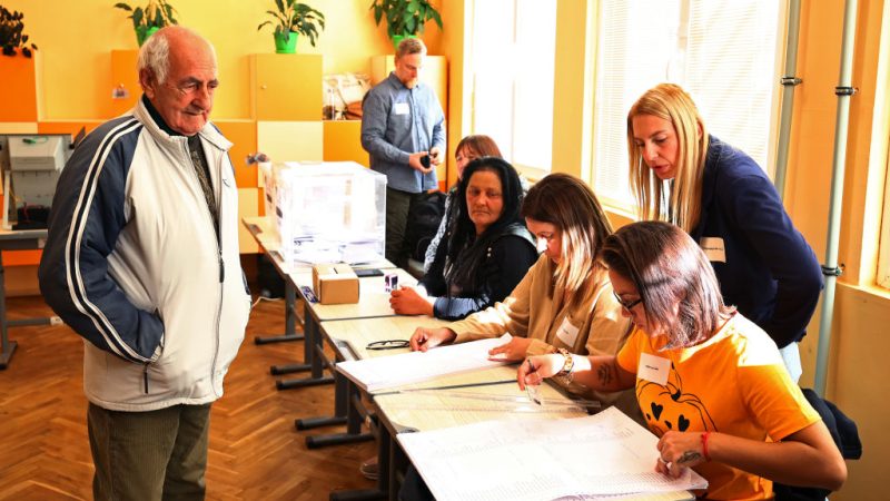 Radical pro-Russian party challenges Bulgarian snap election results – Euractiv