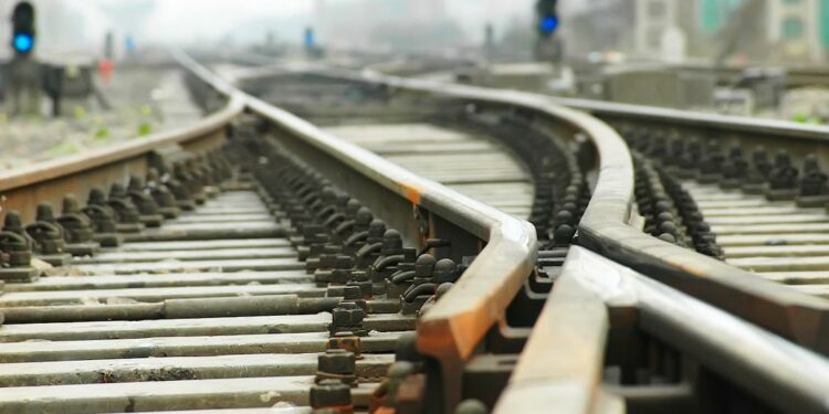 Romania seeks to borrow EUR 600 mln from EIB for two railway projects