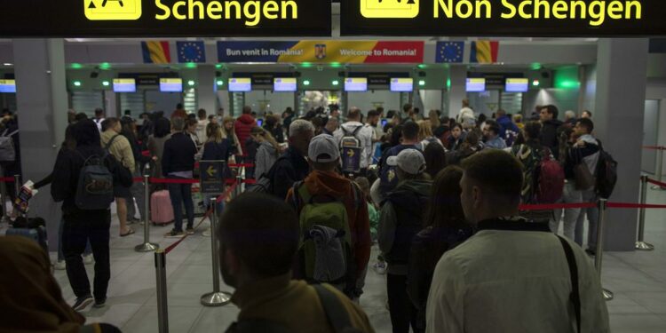 Romania will join Schengen with its land borders this year, prime minister says