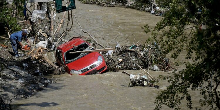 Romanian authorities beef up preventative measures after devastating flooding