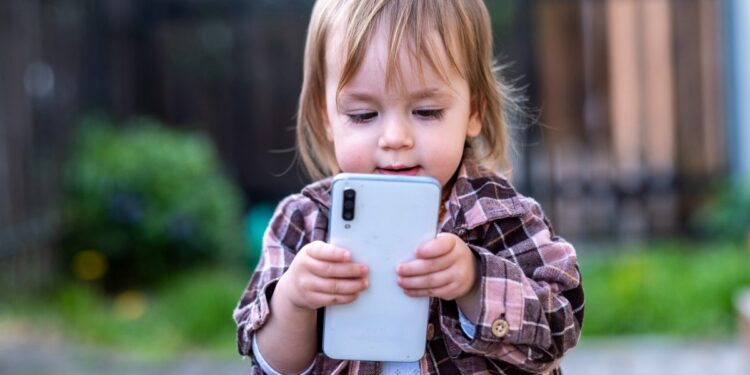 Should children be allowed to watch TV?