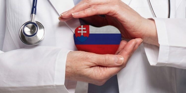 Slovak healthcare crisis, 2400 doctors threaten to quit on 1 November – Euractiv