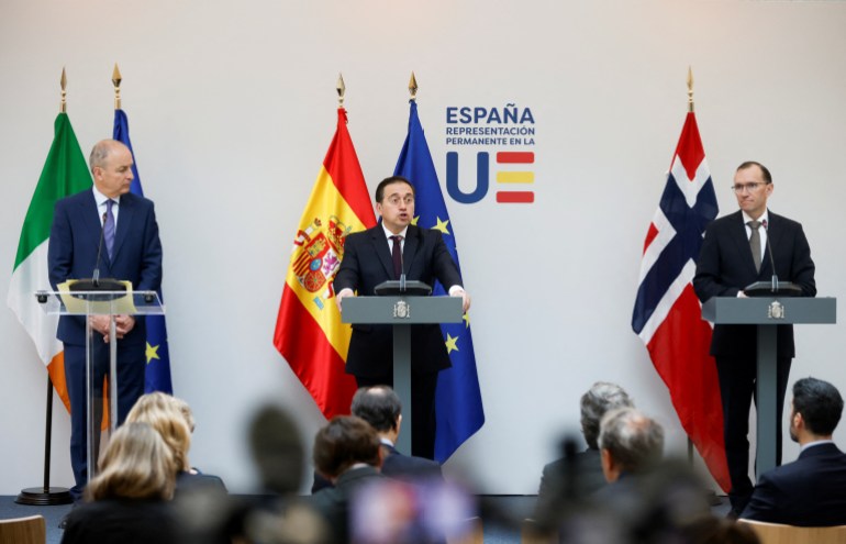 Spanish Foreign Minister Jose Manuel Albares, Norway's Foreign Minister Espen Barth Eide and Ireland's Foreign Minister Micheal Martin hold a press conference in Brussels, Belgium May 27, 2024.REUTERS/Johanna Geron