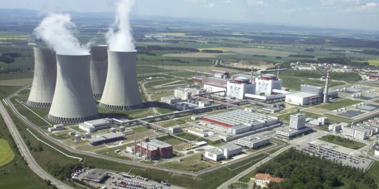 Small nuclear plants in Europe: CEZ and Rolls-Royce SMR sign a deal