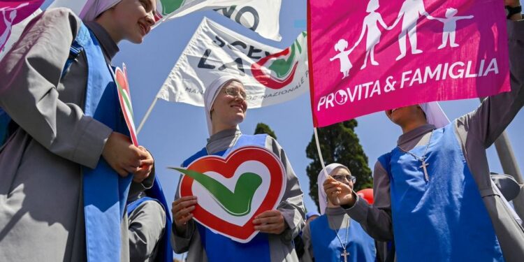 Southern Europe: Former political party leader marches with law in Malta