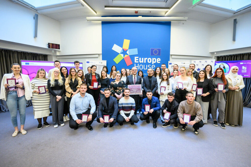 The European Union supports young leaders to strengthen protection of freedom of expression