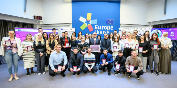 The European Union supports young leaders to strengthen protection of freedom of expression