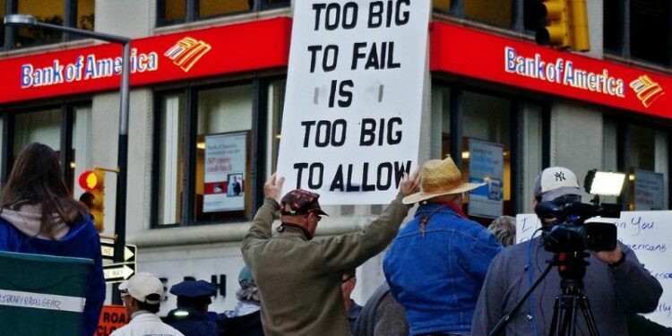 The bailout business in the EU – EURACTIV