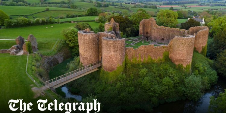 The historic Welsh walk with views, castles and cosy pubs