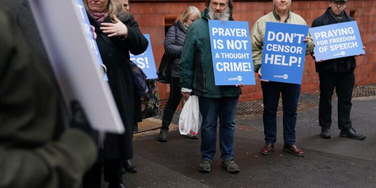 Thought crimes? UK law blocking protesters from abortion clinics lead to arrests for silent prayer