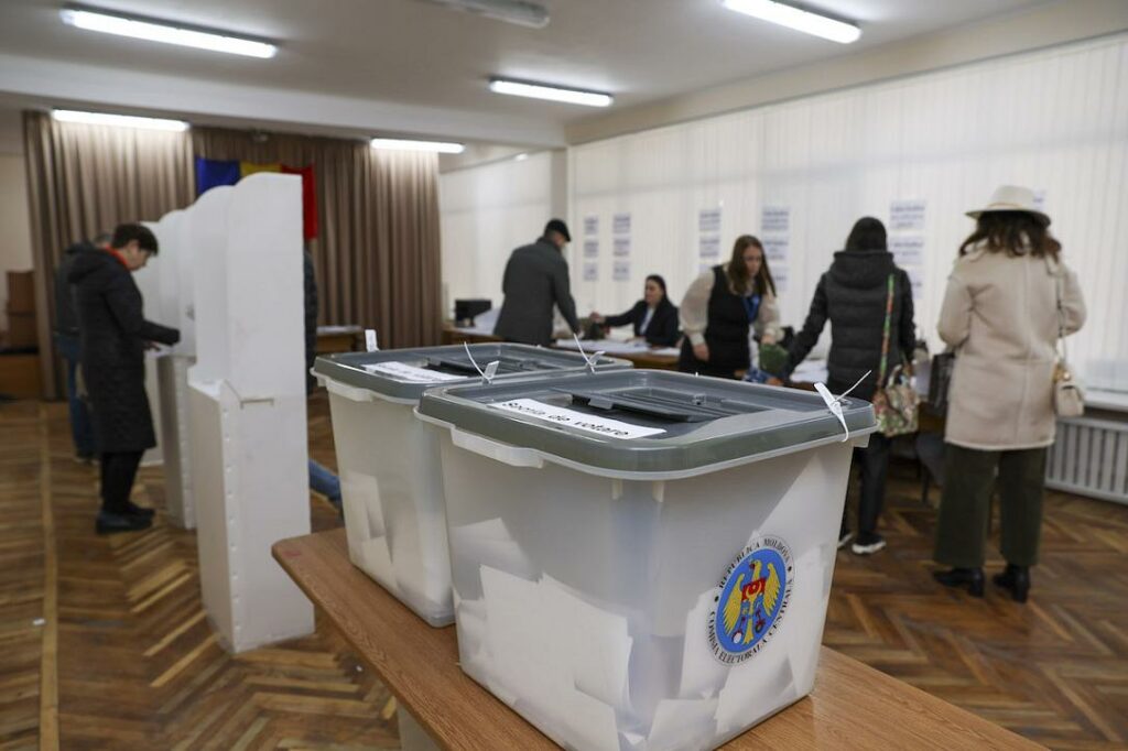 Tight outcome in Moldova’s pro-EU public referendum and presidential elections