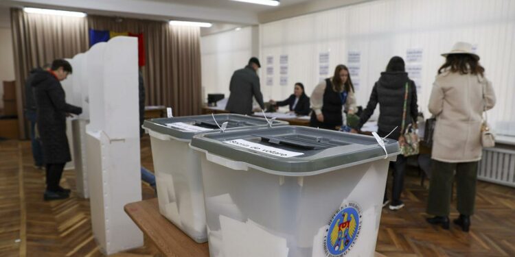 Tight outcome in Moldova’s pro-EU public referendum and presidential elections