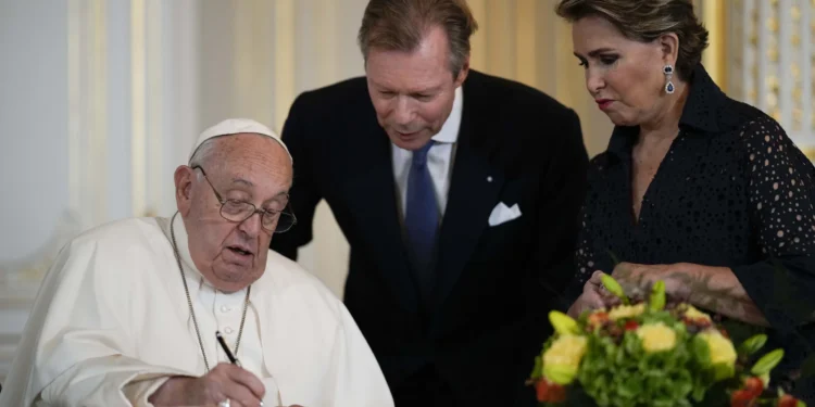 Tired pope talks peace and migrants, skips usual journo greetings