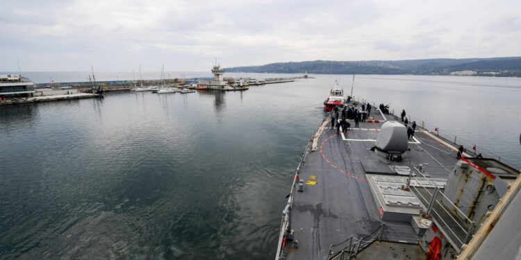 USS Ross Departs Varna, Bulgaria > U.S. Naval Forces Europe and Africa / U.S. Sixth Fleet > News Display