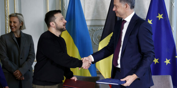 Ukraine gets more military aid from Europe but Putin warns of consequences if Russian soil is hit