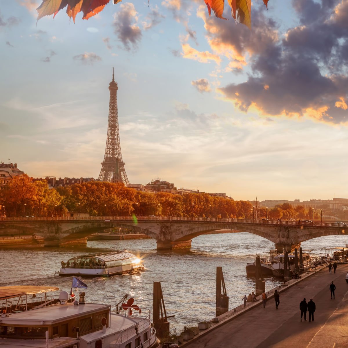 View of the Eiffel Tower in the fall