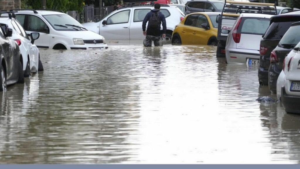 Video. Landslides and flooding paralyse transport in northern Italy