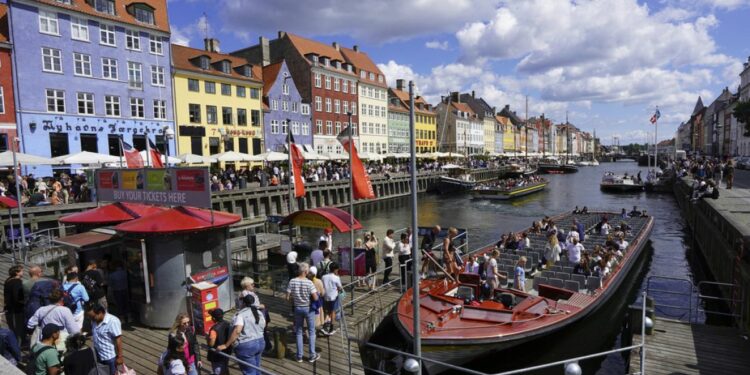 Video. Southern European tourists flock to Denmark to escape the heat – Euronews
