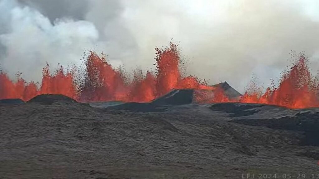 Volcanic eruption in Iceland forces thousands to evacuate