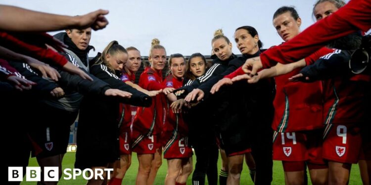 The Wales women's team have a post-game huddle