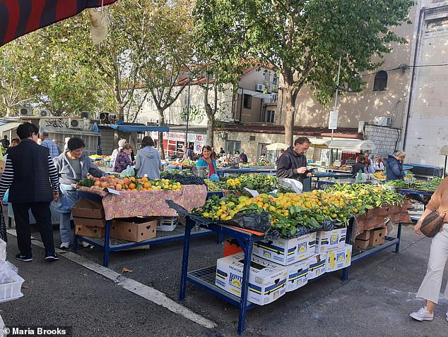 There are lots of grocery shops and a market for fruit and vegetables, with the fish market just two minutes away from Maria's home