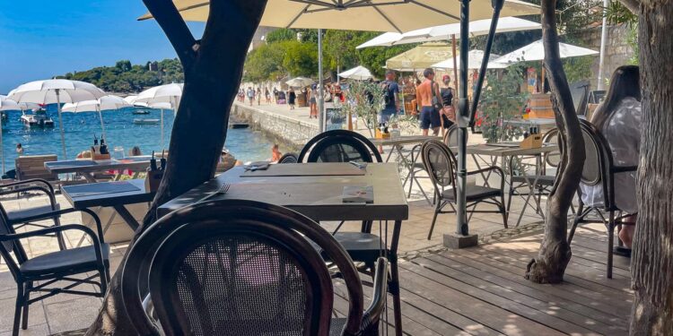 Croatia vacation: High prices ensure empty konoba's and restaurants.