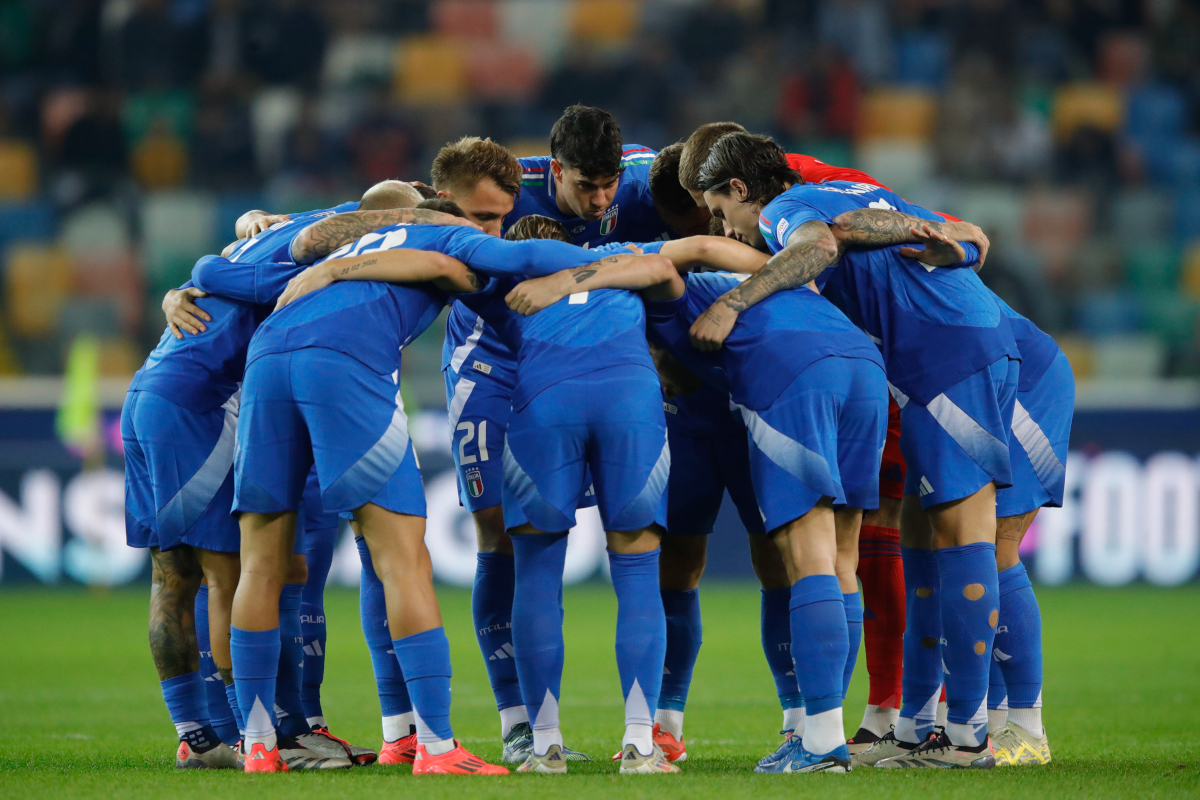 UDINE, ITALY - OCTOBER 14: The Italian starting eleven gather in a huddle before kick off at the UEFA Nations League 2024/25 League A Group A2 match between Italy and Israel at Stadio Friuli on October 14, 2024 in Udine, Italy. (Photo by Timothy Rogers/Getty Images)